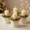Okrasen keramičen cvetlični lonec LIna Smetana s snežinkami adventni venec