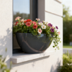 Cvetlično korito Bahia - črna z zunanjo zasaditvijo na okenski polici